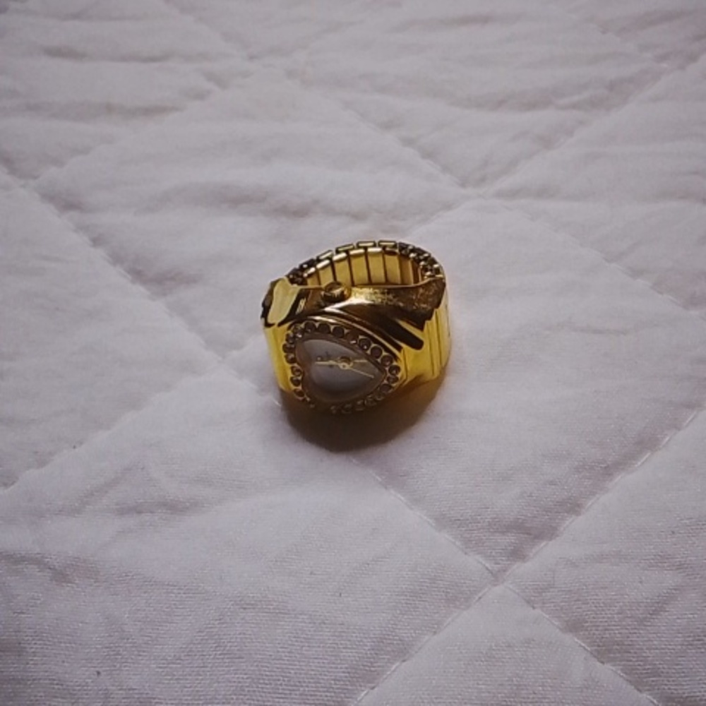 Vintage Heart Rhinestone Ring Watch
